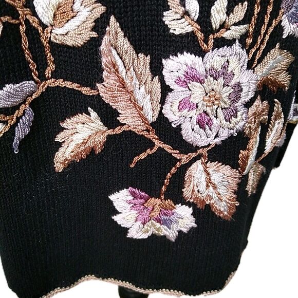 VTG WORTHINGTON Embroidered Sweater Pullover Floral Sz M Pearls Crochet Edges - Picture 7 of 12
